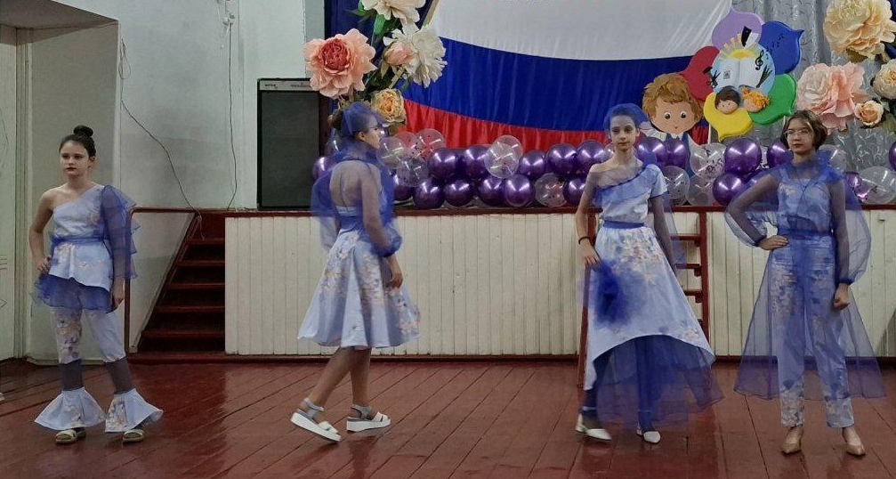 Выступление коллектива театра моды &amp;quot;Велюр&amp;quot;.