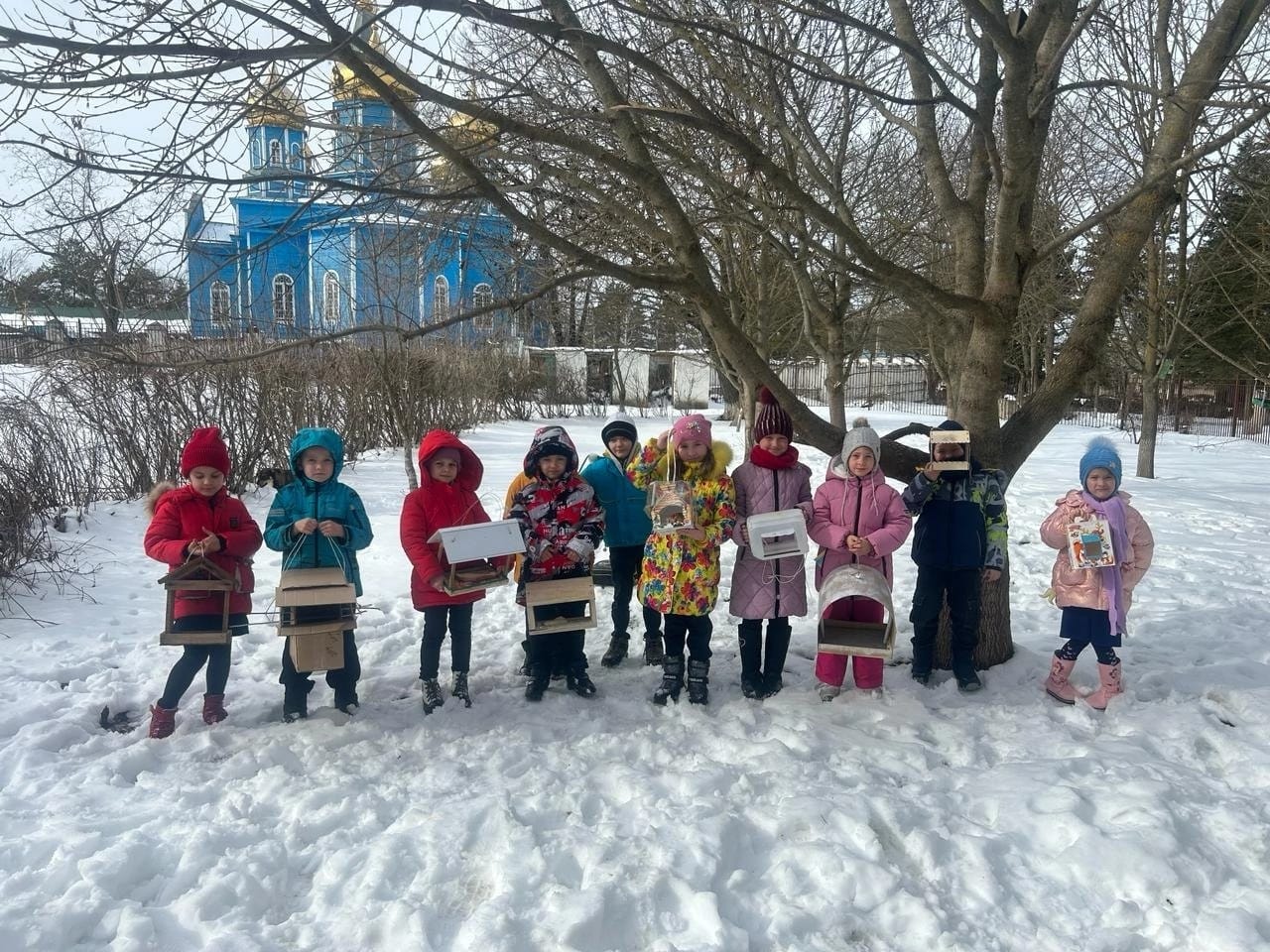 Каждой пичужке – кормушка.